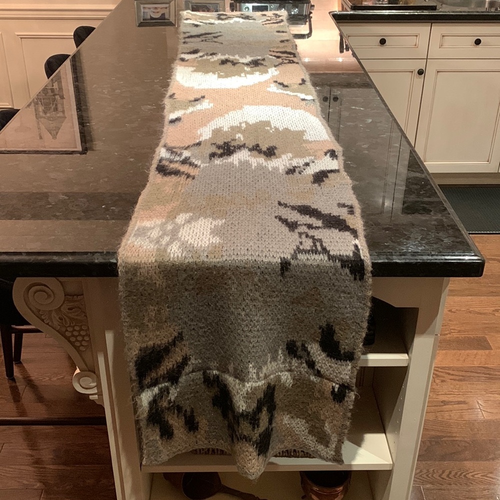 Ladies 2 sided 100% wool EXTREMELY large scarf
